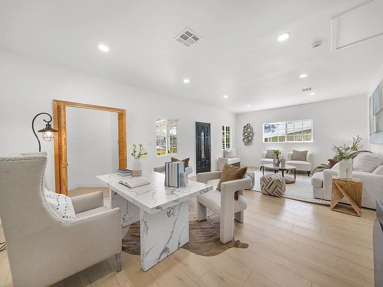 2035 Las Colinas Ave — Photo 17