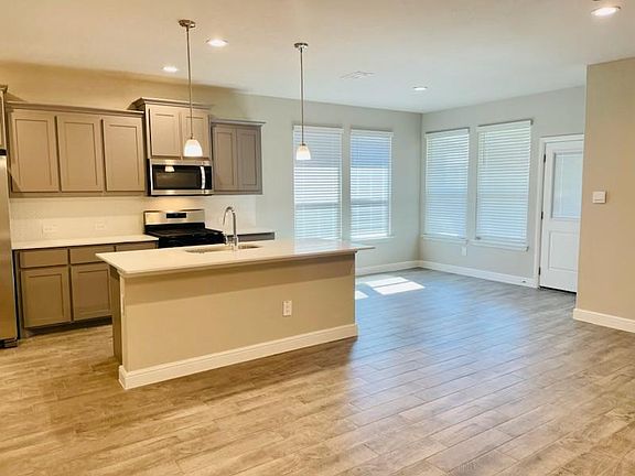 5th image of 14425 Antlia Dr