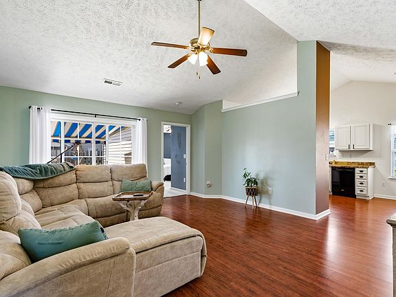 3rd image of 527 Cottage Oaks Circle