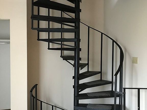 5th image of 725 Pine Knolls Dr APT 4