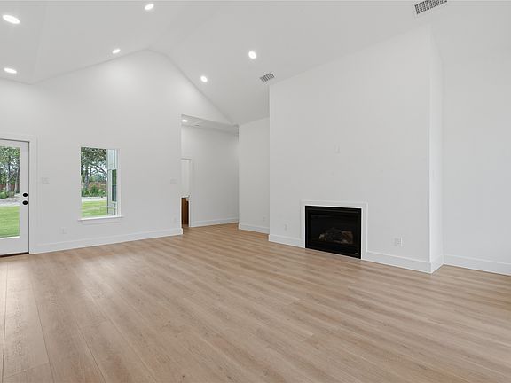 4th image of 2634 Bainbridge Dr