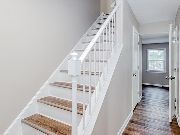4th image of 2702 Wellesley Ct