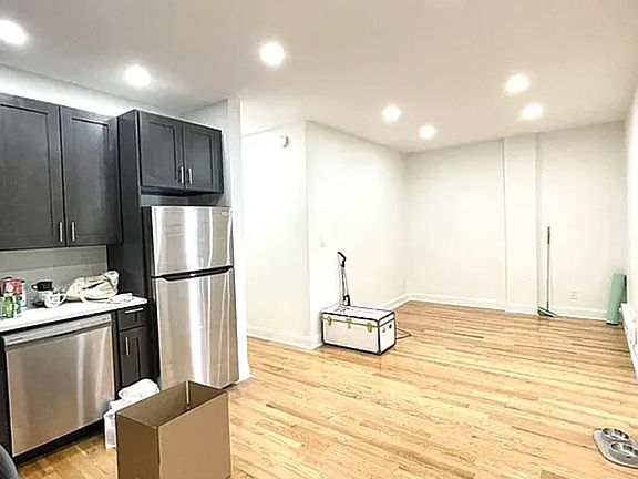 4th image of 423 3rd Ave APT 3