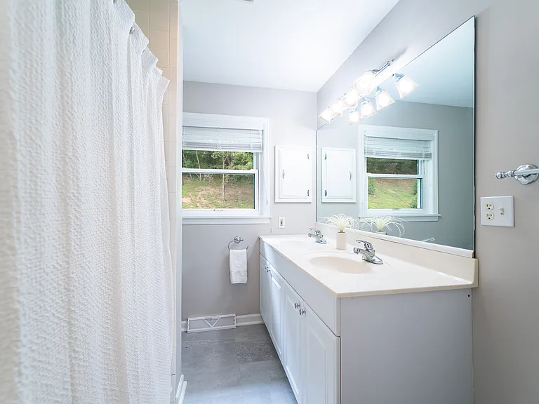 558 Riceville Rd — Photo 13