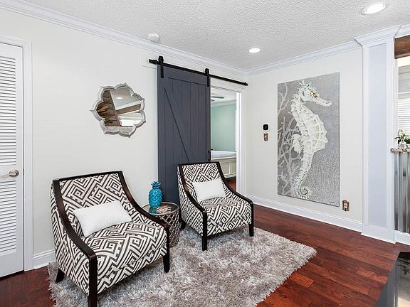 3rd image of 808 W Island Square Dr