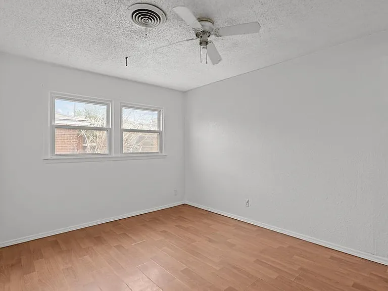 4305 Parkdale Dr — Photo 9