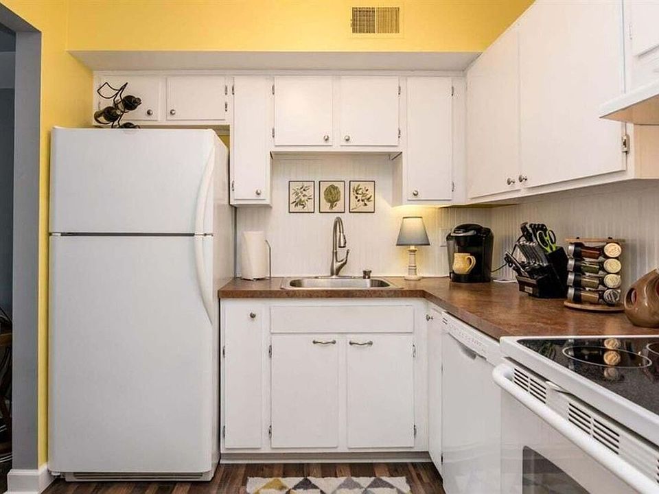 1st image of 2223 S Huron Pkwy APT 3