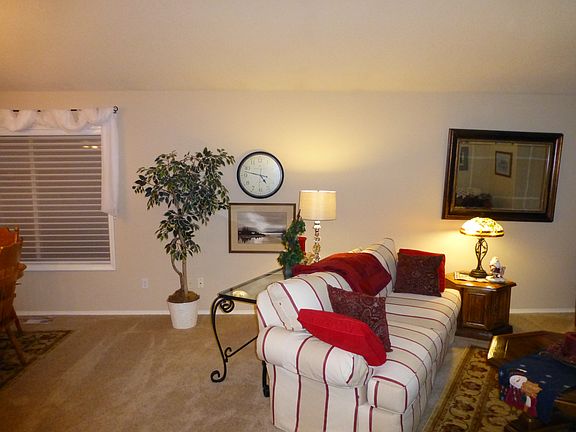Living room continue