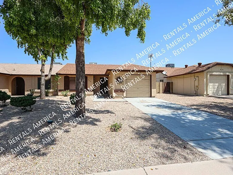 2834 E Isabella Ave — Photo 2