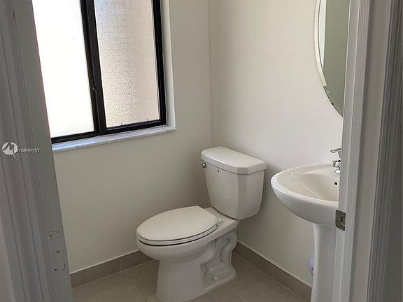 4th image of 20672 NE 7th Ct #0