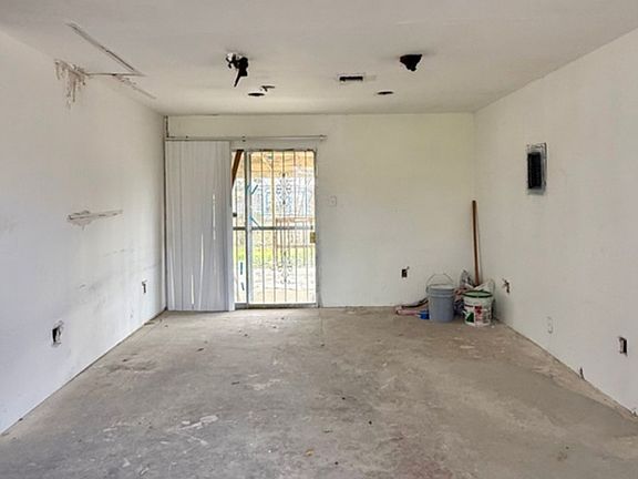 2nd image of 114 LELANI ST