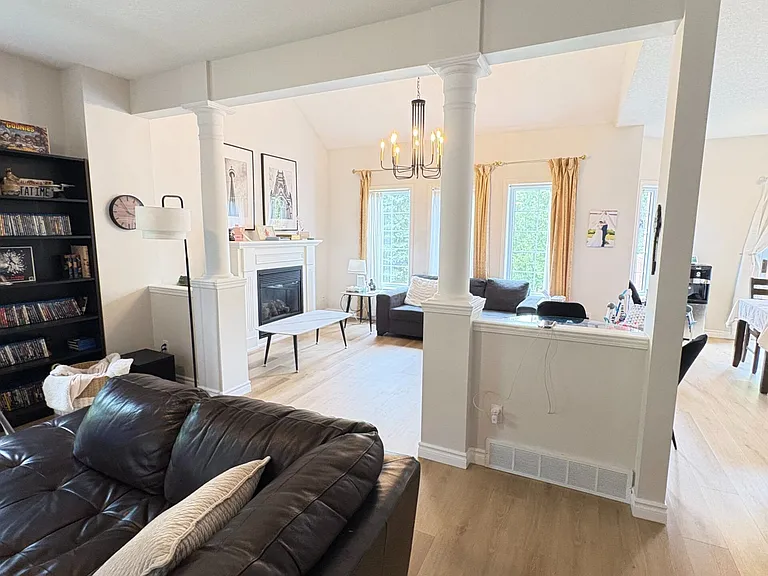 2 Woodcrest Ct — Photo 6