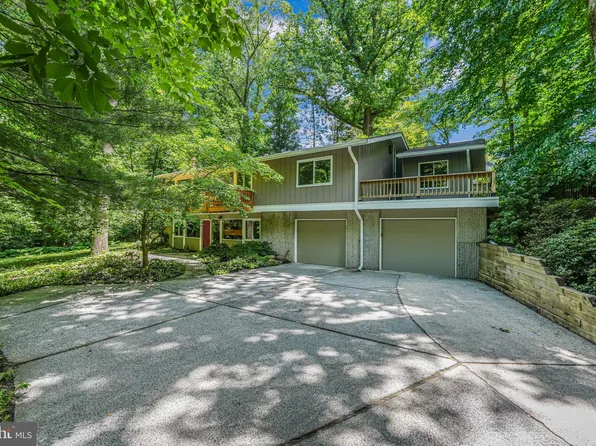 2 Persimmon Ct, Bethesda, MD 20817