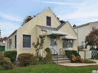 7633 266th St, New Hyde Park, NY 11040