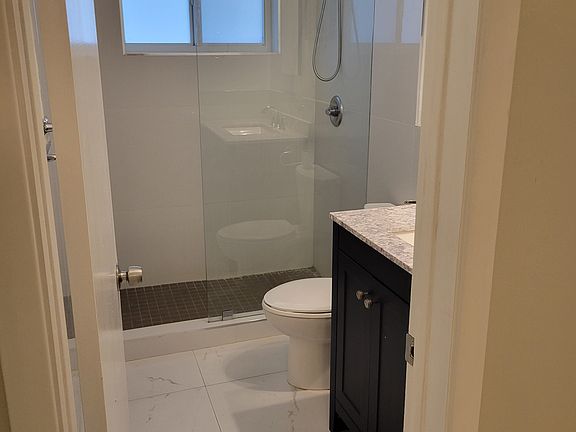 5th image of 200 SE 20th St #5