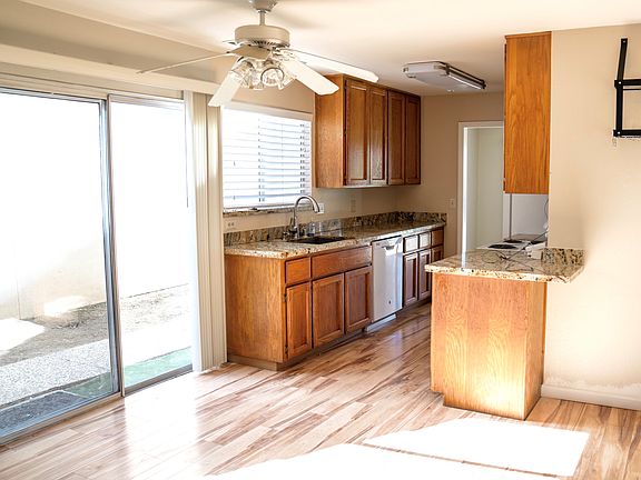 5th image of 1545 Kelly Park Cir