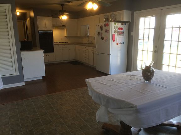 2nd image of 805 Jerry Ln