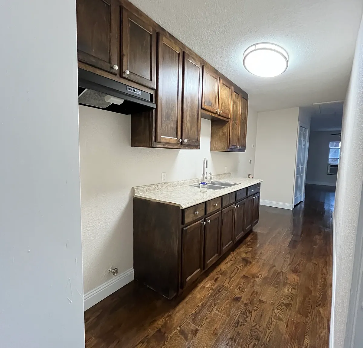 2 bed, 720 sqft, $1,250 — Photo 1