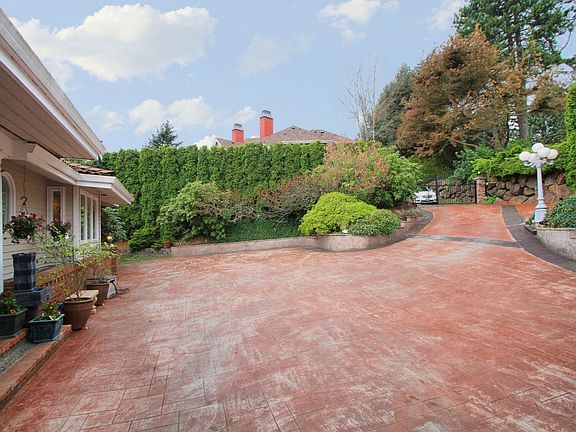 4th image of 11818 84th Ave NE