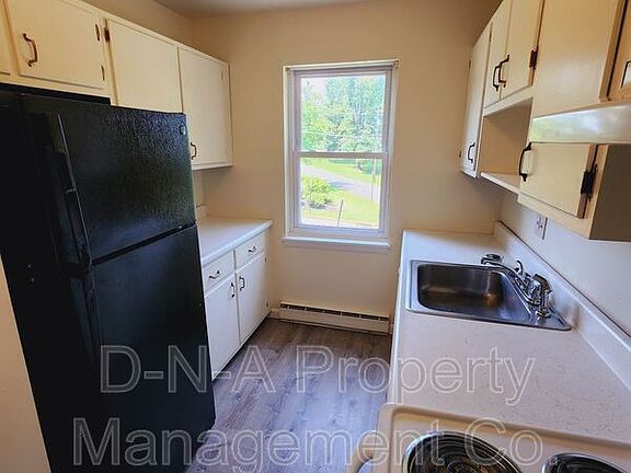 3rd image of 404 Woodcliff Ave #1203