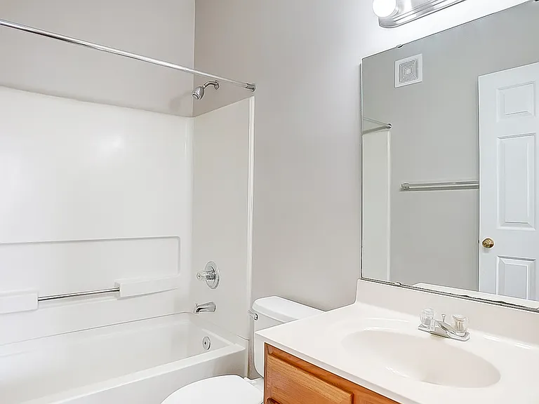 Delaware Crossing Apartments — Photo 24