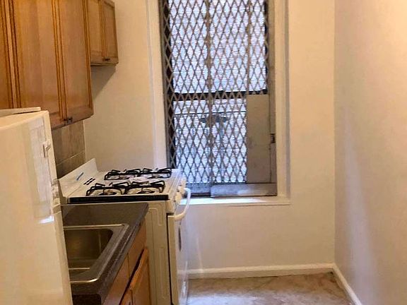 2nd image of 3050 Perry Ave #1DD