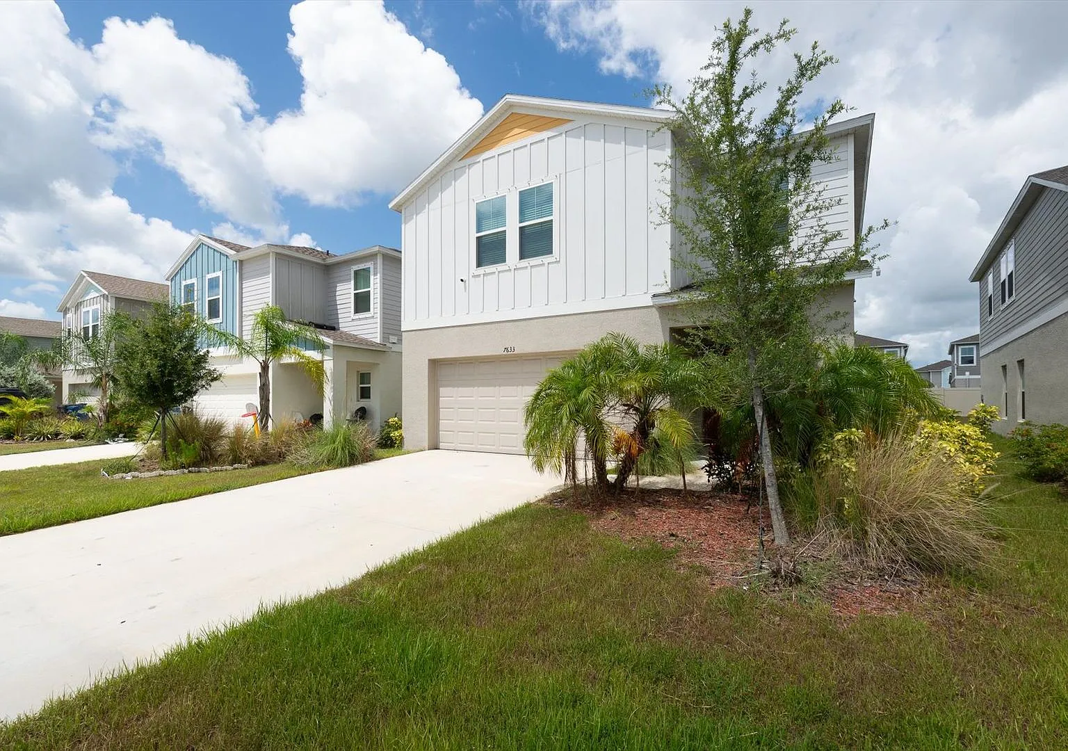 Modern 4-Bedroom Parrish Home with Bonus Loft & Open Living Space — Photo 4