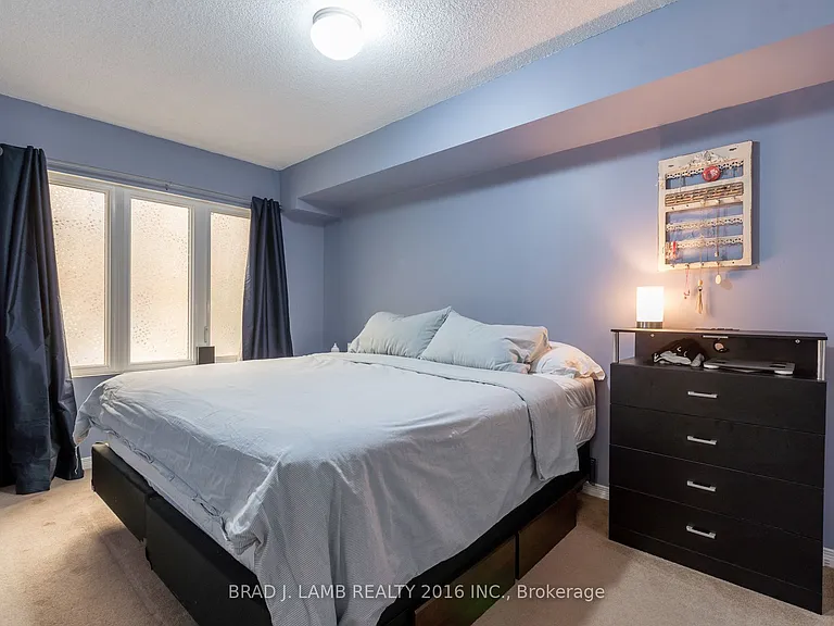 25 Turntable Cres #Townhouse 137 — Photo 9