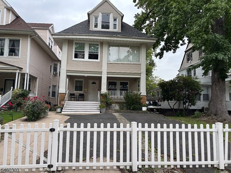 1st image of 54 Chestnut St