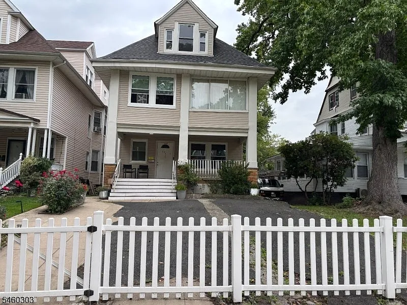 54 Chestnut St