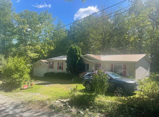 98 Oak Ln, Equinunk, PA 18417