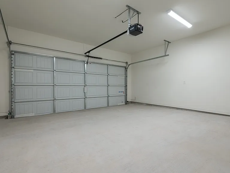 Bulbine Dr — Photo 3