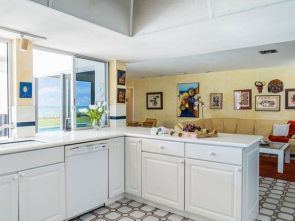 5th image of 1050 Gulf Shore Blvd S