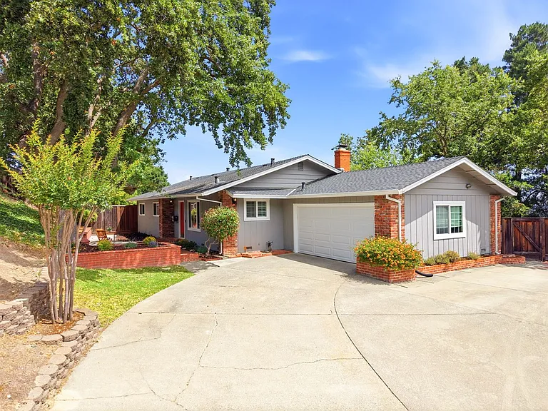 930 Sousa Dr — Photo 34