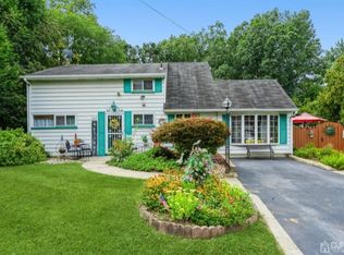 11 Grove Ln, Old Bridge, NJ 08857