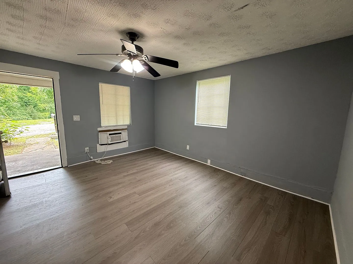 215 Smith Street — Photo 3