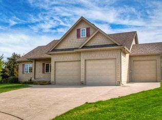 1452 NW 121st St, Clive, IA 50325