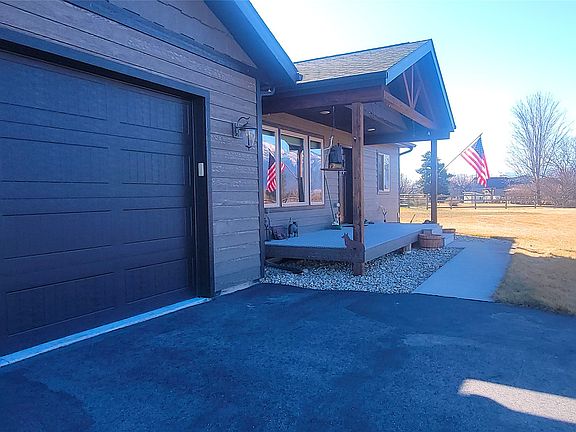 4th image of 393 Aspen Wood Dr