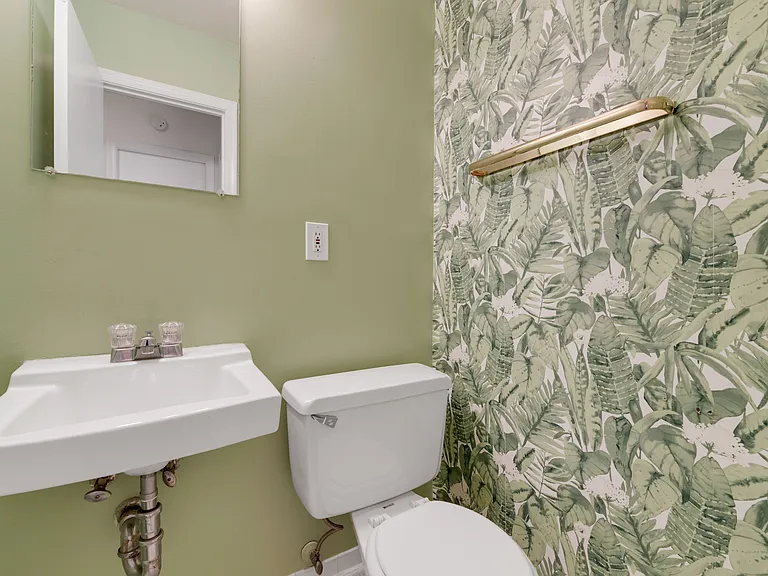 1817 Biltmore St NW #B — Photo 9