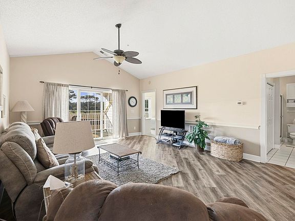 3rd image of 4879 Dahlia Ct. #301