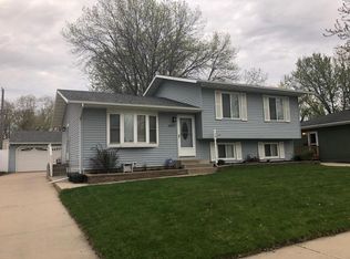 1927 42nd St NW, Rochester, MN 55901