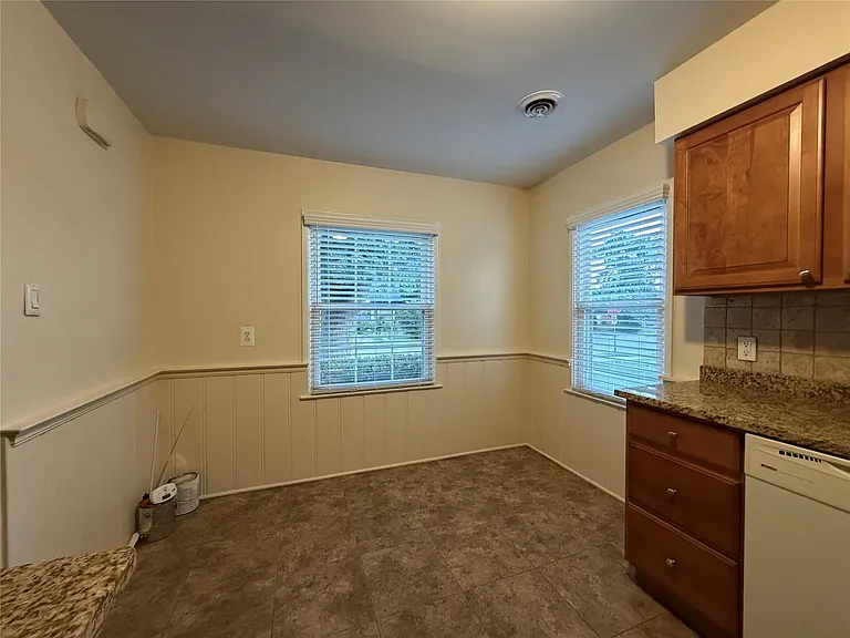 524 Manatee Ave — Photo 4