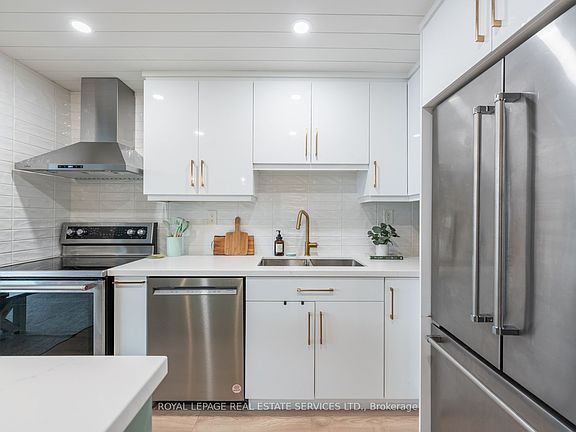 4th image of 80 Quebec Ave #309