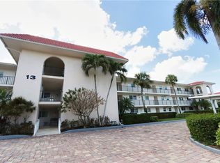 13 High Point Cir N APT 209, Naples, FL 34103