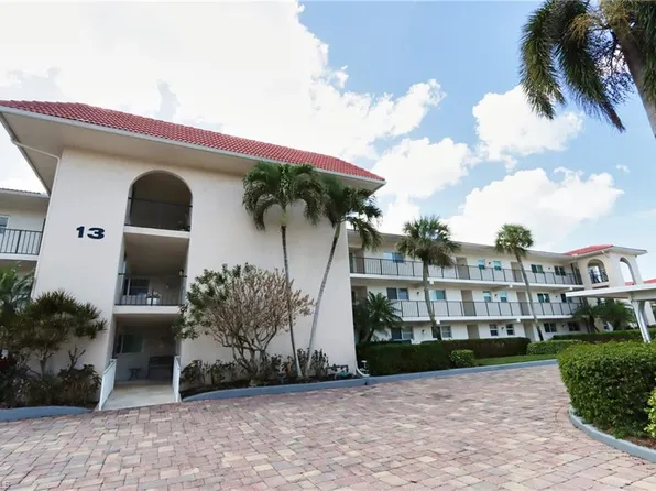 13 High Point Cir N APT 209, Naples, FL 34103