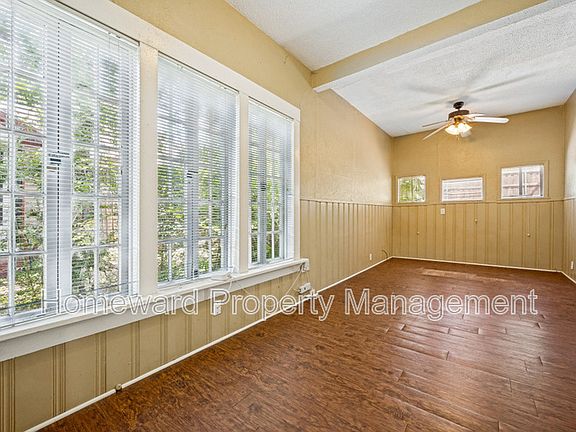 4th image of 904 W Hickory St APT B