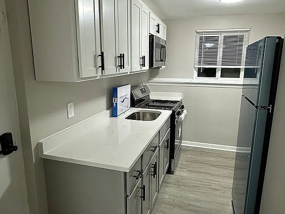 4th image of 58 N Paul St #2