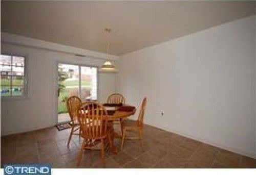 5th image of 216 Lexington Rd