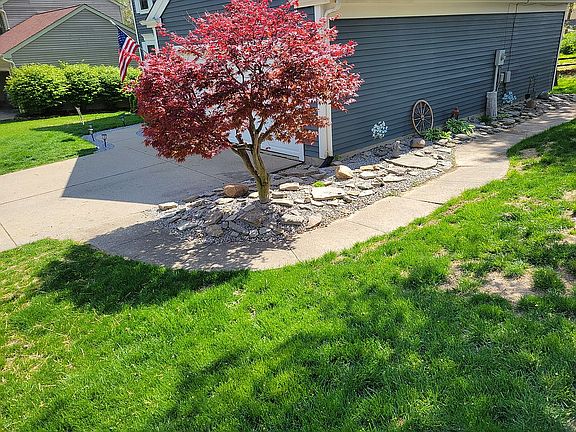 4th image of 6813 Hillock Ct