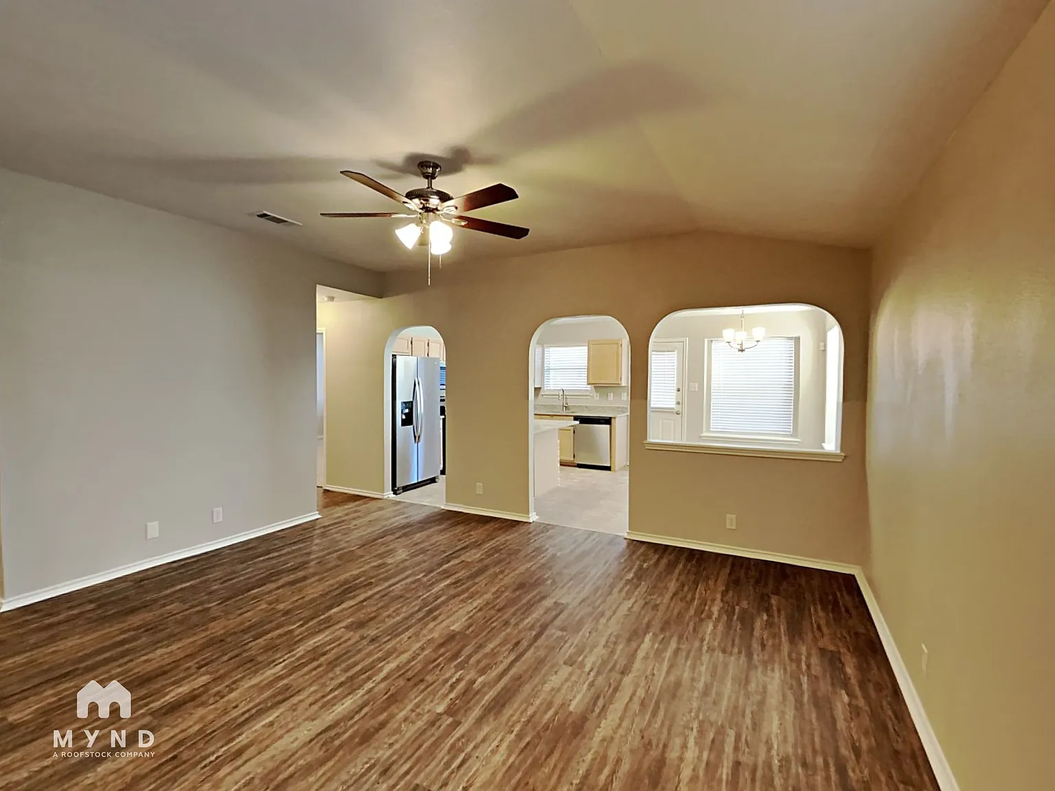 3 bed, 2.0 bath, 1310 sqft, $1,595 — Photo 3